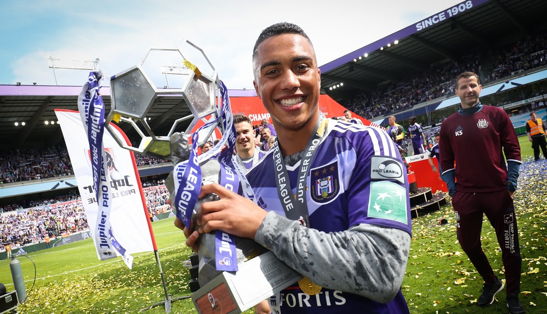 Anderlecht's Youri Tielemans celebrates after winning celebrates after winning the 34th title of Sporting Anderlecht after the Jupiler Pro League match between RSC Anderlecht and KV Oostende, in Brussels, Sunday 21 May 2017, on the last day of the Play-off 1 of the Belgian soccer championship. BELGA PHOTO VIRGINIE LEFOUR