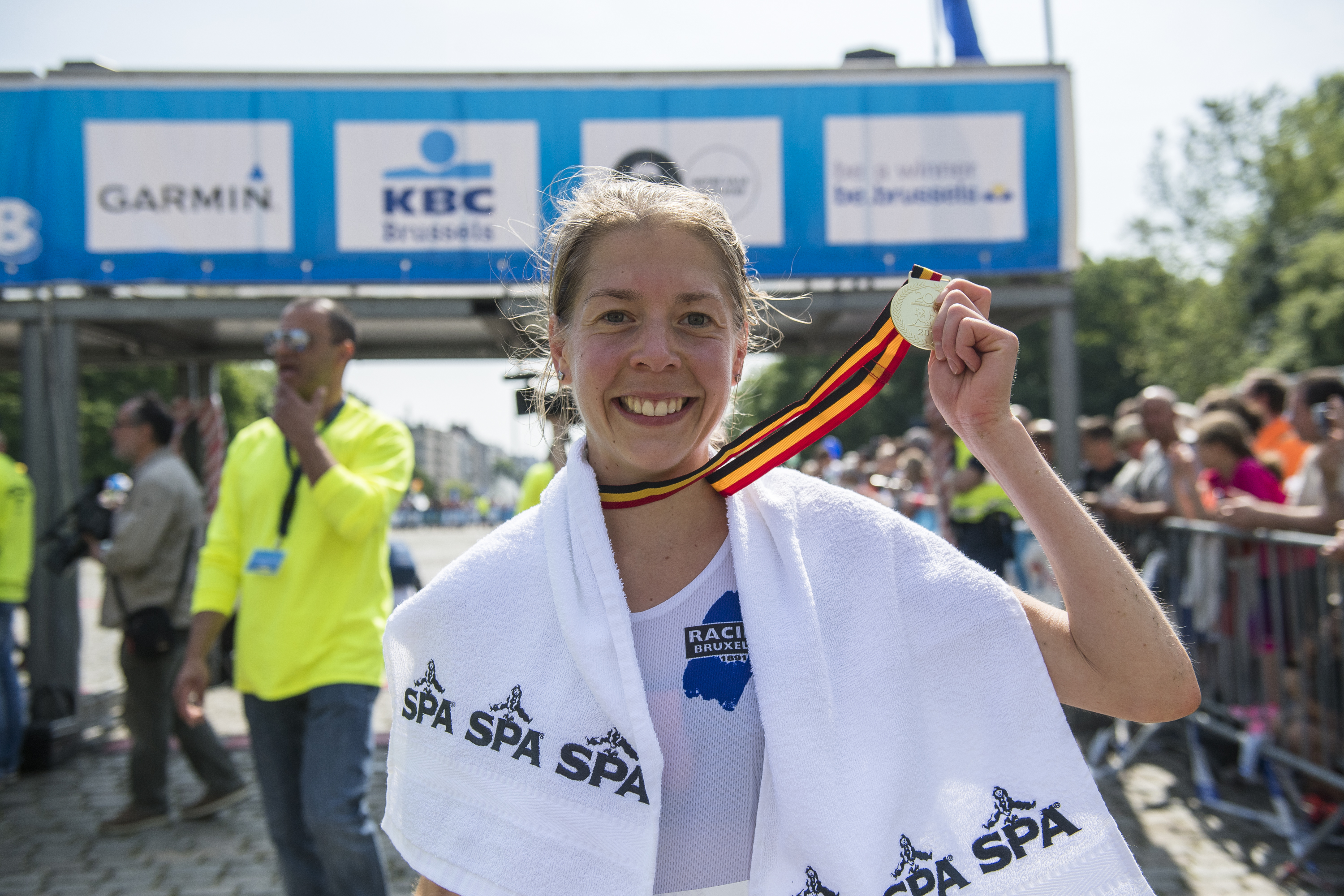 Britain's Sophie Hardy poses after winning the 38th edition of the Brussels' 20km run, Sunday 28 May 2017, in Brussels. BELGA PHOTO LAURIE DIEFFEMBACQ