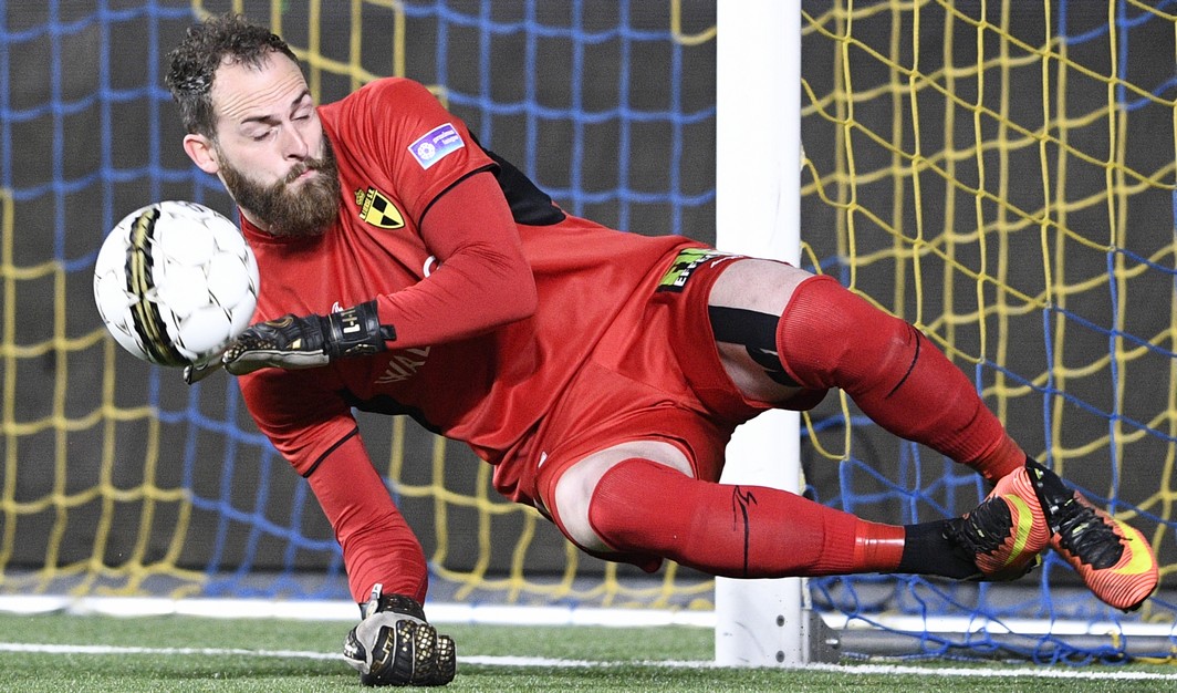 Lierse's goalkeeper Mike Vanhamel pictured in action during the Jupiler Pro League match between STVV Sint-Truiden and Lierse SK, in Sint-Truiden, Saturday 15 April 2017, on day 3 of the Play-off 2A of the Belgian soccer championship. BELGA PHOTO YORICK JANSENS