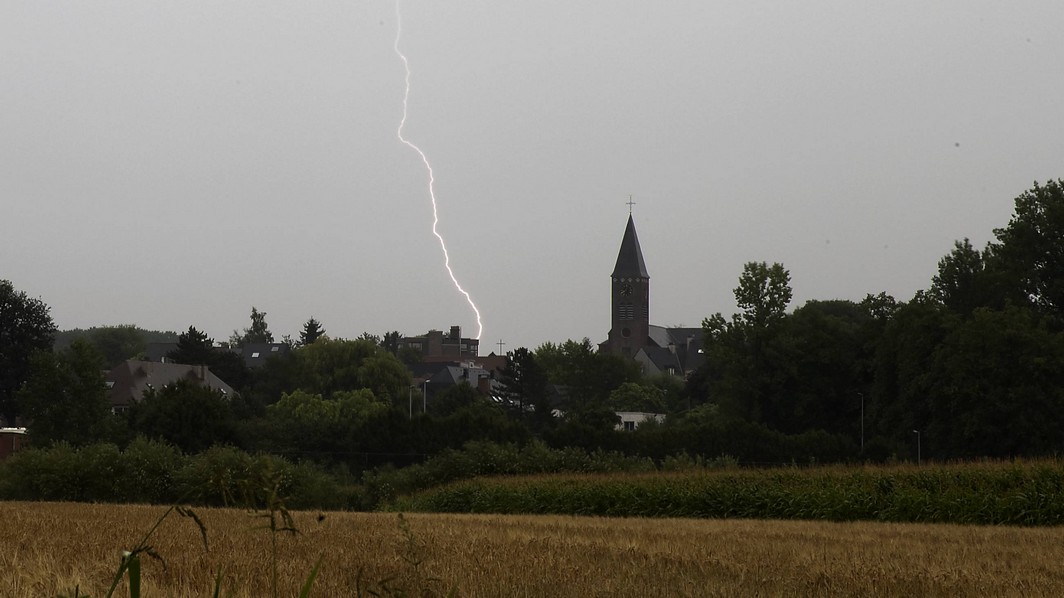 20150813 - GAVERE, BELGIUM: Illustration picture shows lightning near a church in Gavere on Thursday 13 August 2015. After a very hot day, storms were announced all over Belgium. BELGA PHOTO NICOLAS MAETERLINCK