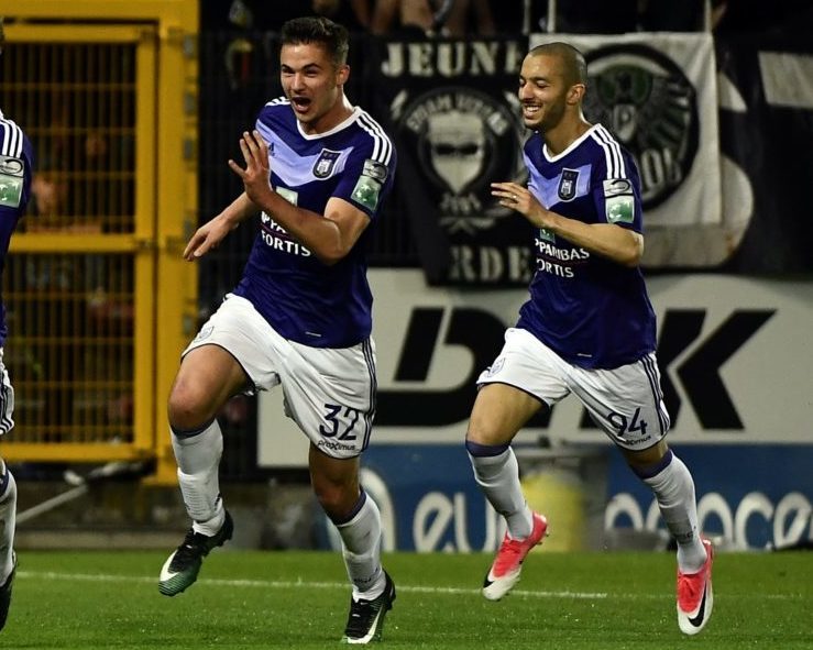 Anderlecht's Lukasz Teodorczyk celebrates after scoring the 1-2 goal with Anderlecht's Leander Dendoncker and Anderlecht's Sofiane Hanni at the Jupiler Pro League match between Sporting Charleroi and RSC Anderlecht, in Charleroi, Thursday 18 May 2017, on day 9 (out of 10) of the Play-off 1 of the Belgian soccer championship. BELGA PHOTO ERIC LALMAND