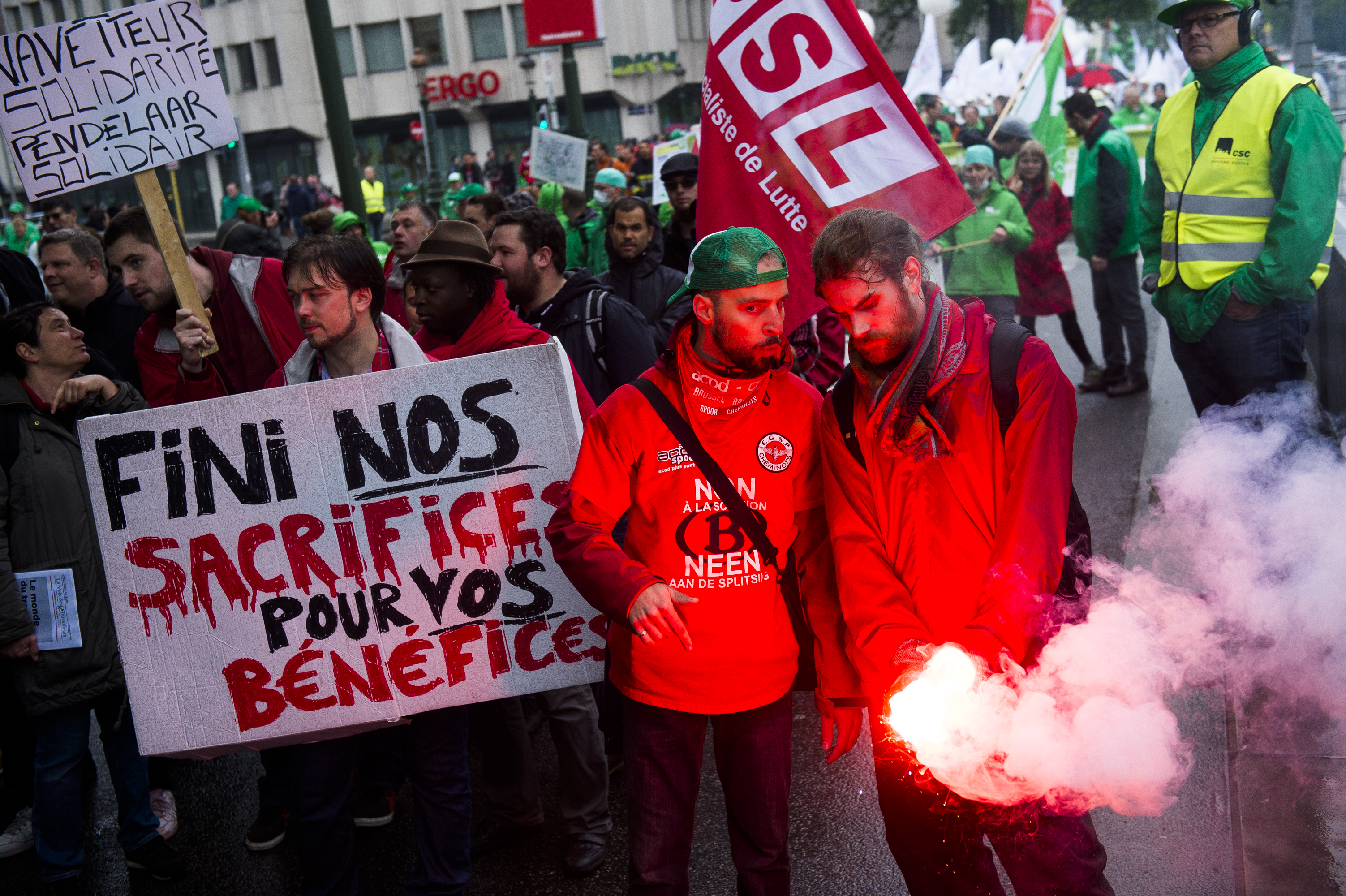 illustration picture shows a demonstration of the public services main trade unions, Tuesday 31 May 2016, in Brussels. Today christian democrat union, ACV-CSC, and socialist union ACOD-CGSP of the public services are on strike and hold a demonstration against measures introduced by the Federal Government. BELGA PHOTO LAURIE DIEFFEMBACQ