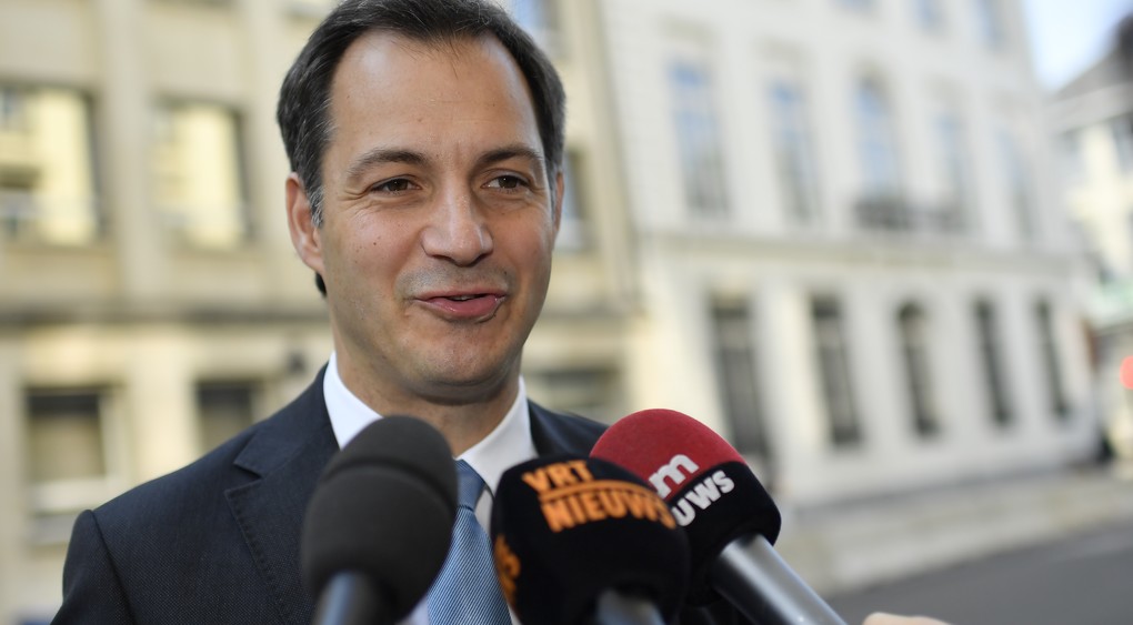 Vice-Prime Minister and Minister of Cooperation Development, Digital Agenda, Telecom and Postal services Alexander De Croo talks to the press as he arrives for a Minister's council meeting of the Federal Government in Brussels, Friday 02 June 2017.  BELGA PHOTO DIRK WAEM