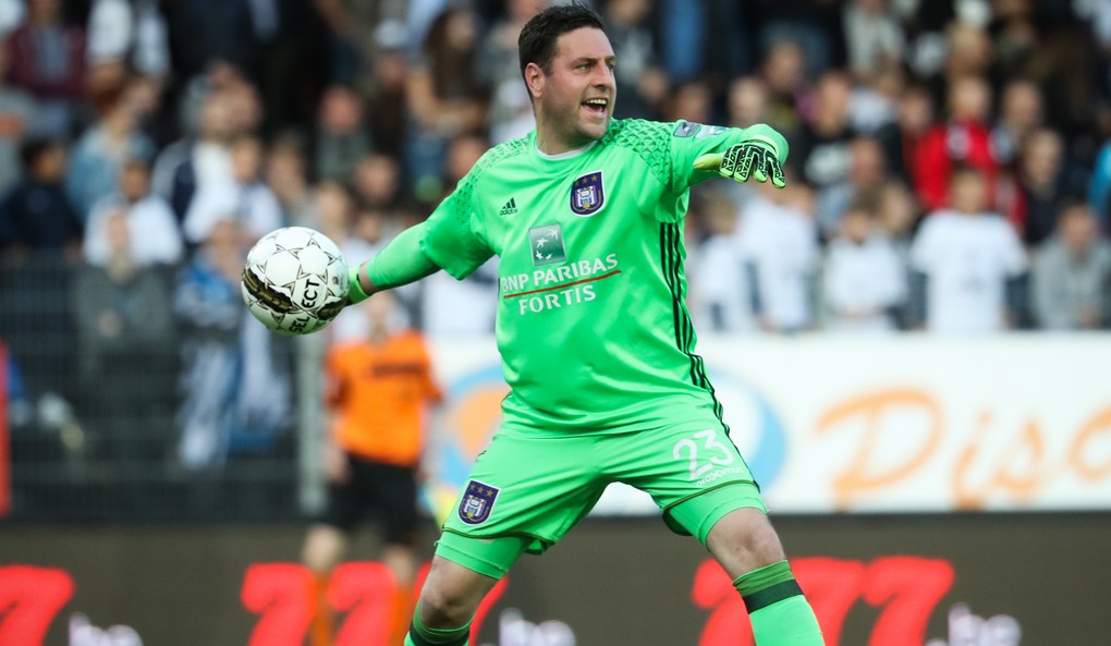 Anderlecht's goalkeeper Frank Boeckx pictured in action during the Jupiler Pro League match between Sporting Charleroi and RSC Anderlecht, in Charleroi, Thursday 18 May 2017, on day 9 (out of 10) of the Play-off 1 of the Belgian soccer championship. BELGA PHOTO VIRGINIE LEFOUR