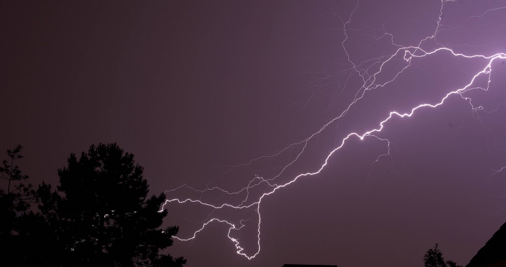 20140610 - GAVERE, BELGIUM : Illustration shows a storm at three o' clock in the night in Gavere, Tuesday 10 June 2014. Lots of storms made some damage in Belgium this week-end. BELGA PHOTO NICOLAS MAETERLINCK