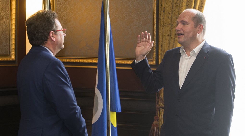 Brussels region Minister-President Rudi Vervoort and new Brussels City mayor Philippe Close pictured at the oath taking ceremony for the new mayor of Brussels City, Thursday 20 July 2017 in Brussels. PS' Close is taking over from Mayeur, who resigned in the wake of the Samusocial scandal. BELGA PHOTO LAURIE DIEFFEMBACQ