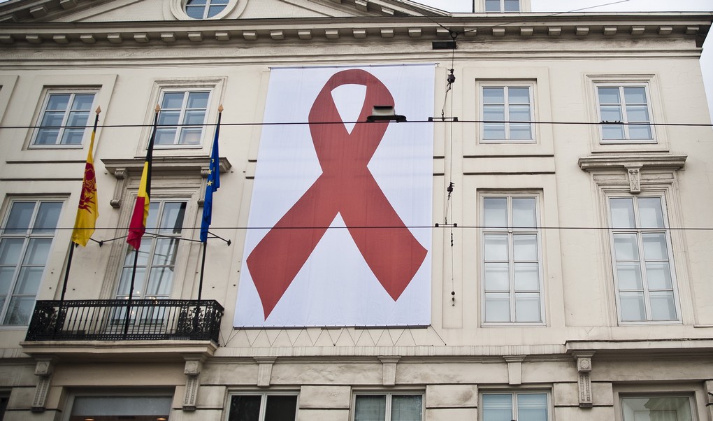 20111201 - BRUSSELS, BELGIUM: Illustration picture shows the logo of the World Aids day on the corner of the Rue Royale and Rue de Loi Illustration picture shows a large red ribbon on the front of a building in the center of Brussels, on Thursday 01 December 2011. On 01 December, World Aids day is observed, to raise awareness of AIDS and HIV. People wear a red ribbon to show their participation. BELGA PHOTO DRIES LUYTEN