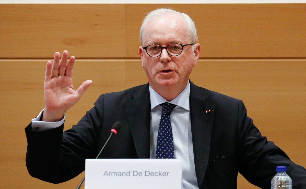 Uccle/Ukkel mayor Armand De Decker takes the oath at the start of a session of the parliamentary inquiry commission on the plea agreement, at the federal parliament, in Brussels, Friday 07 July 2017. This commission enquire the circumstances which led to the approbation and the application of the law of 14 April 2011 on the plea agreement. BELGA PHOTO BRUNO FAHY