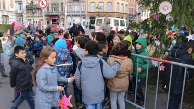 L’ASBL Make a Wish et les écoliers schaerbeekois vont décorer les sapins de la commune