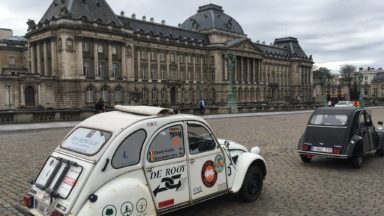 Une parade de Citroën 2CV a traversé Bruxelles