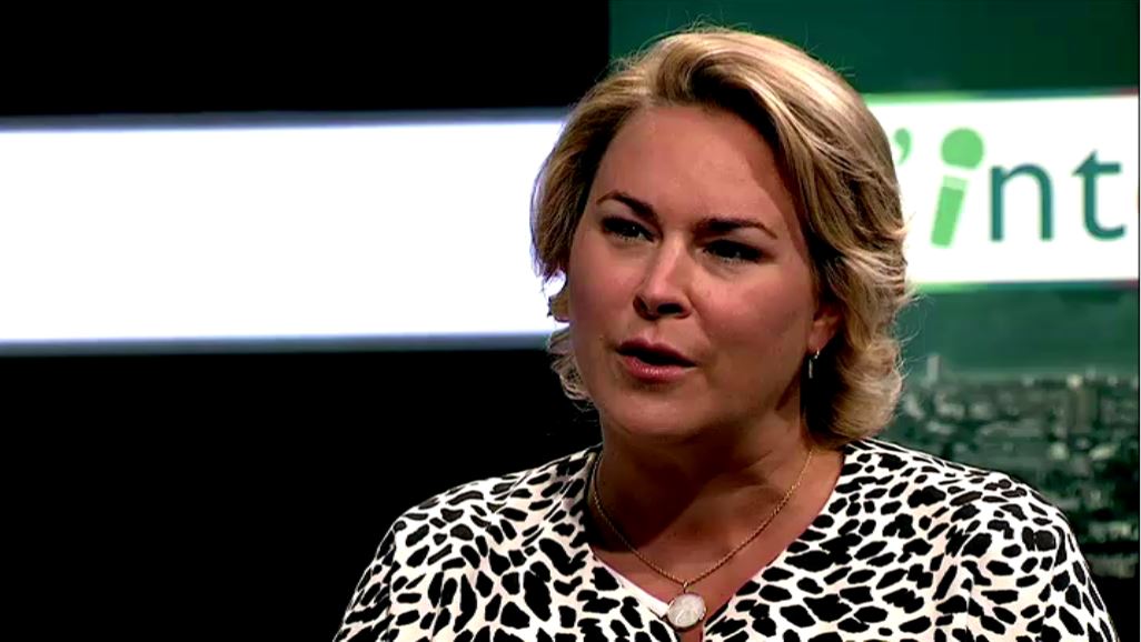 Céline Fremault à propos de l'interdiction des pailles en plastique dans l'émission "L'interview" sur BX1