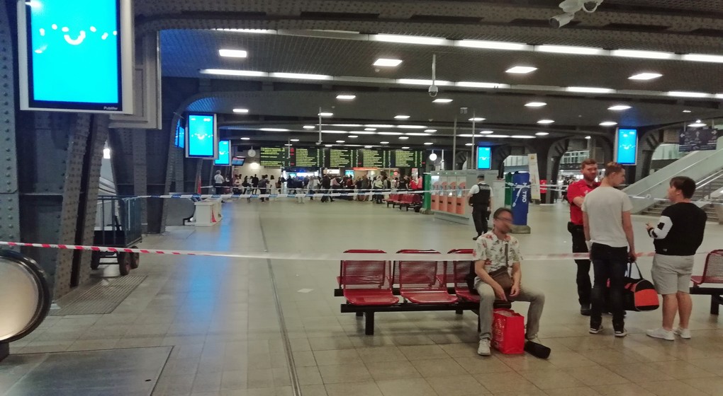 Mouvement de foule à la gare de Bruxelles-Midi "à cause d'un coup de feu" : le suspect est en fuite - BX1