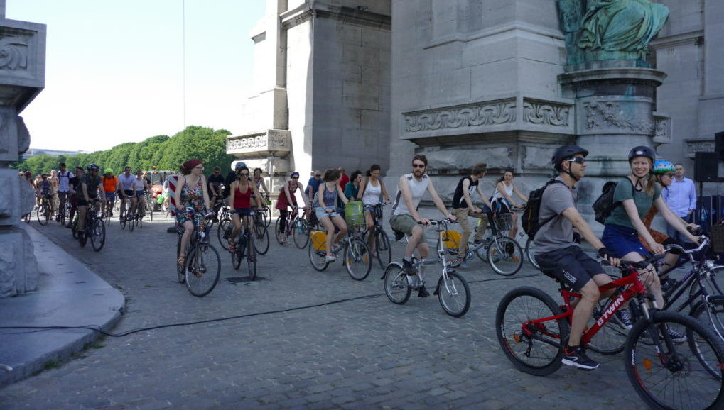 Des centaines de cyclistes ont célébré les 20 ans de la "Masse critique" à Bruxelles