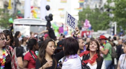 La 23e Belgian Pride Parade attire plus de 100 000 personnes à Bruxelles - BX1