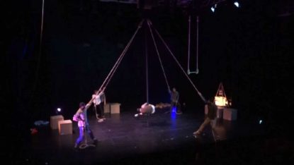 "Sarab", le spectacle qui montre la détresse des réfugiés du monde entier - BX1