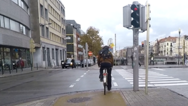 De plus en plus de Bruxellois se rendent à vélo au travail, les transports en commun gagnent en popularité