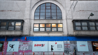 Ixelles : les huissiers saisissent les œuvres de Banksy à Strokar