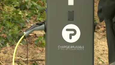 Bruxelles veut inaugurer 100 bornes de rechargement électriques d’ici la fin d’année