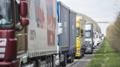 Le “convoi de la liberté” organisé par des camionneurs interdit par les autorités