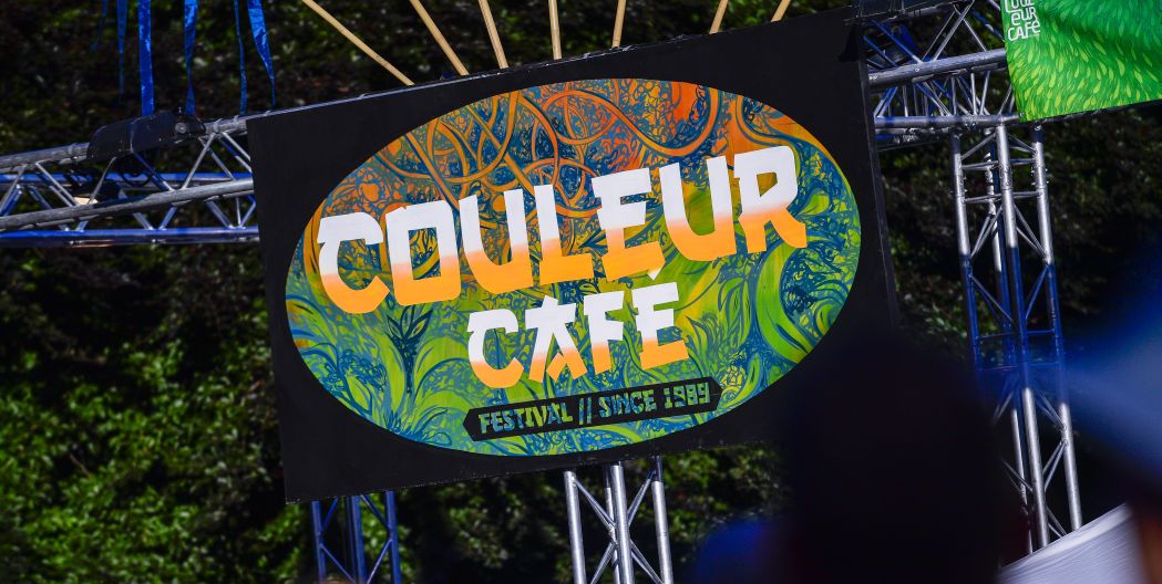 La Nouvelle Star Du R N B Anglais Iamddb Rejoint L Affiche De Couleur Cafe Bx1