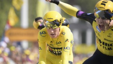 Tour de France : Jumbo-Visma domine le chrono par équipes, Teunissen garde le maillot jaune