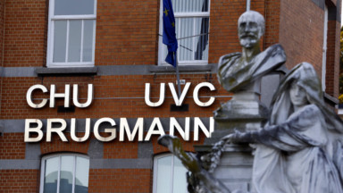 Une septantaine de personnes manifestent devant le CHU Brugmann contre des “licenciements infondés”