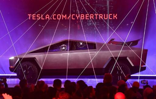 Elon Musk Fait Son Show Pour Dévoiler Le Pick-up 100% électrique Tesla ...