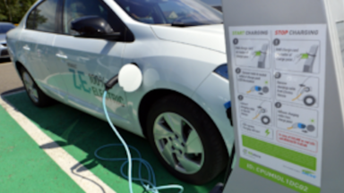 Faut-il craindre le passage aux véhicules électriques ? “22 000 bornes de recharge à Bruxelles, ce sera insuffisant”