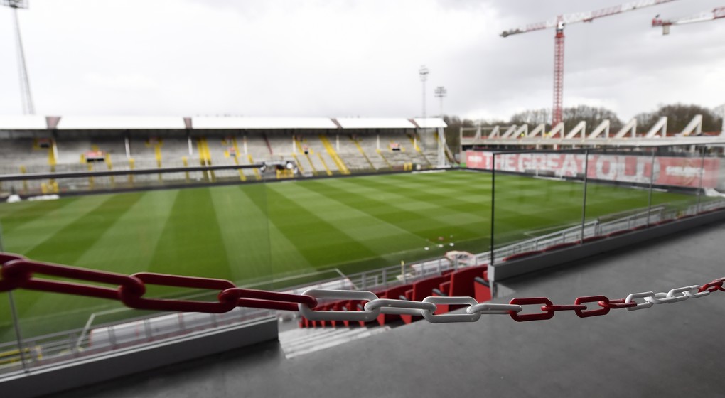 Stade football fermé - Anvers - Belga Dirk Waem