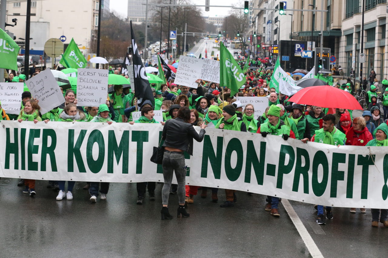 Environ 8500 Participants à La Manifestation Du Secteur Non-marchand - BX1