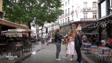 Bruxelles revit : dans le quartier Saint-Géry, les cafés retrouvent enfin de la vie avec le déconfinement
