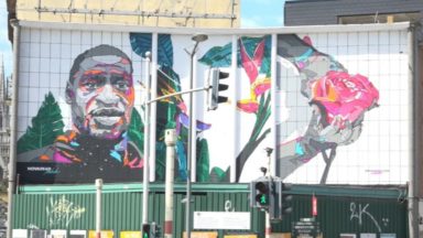 Laeken : l’artiste NovaDead réalise une fresque murale en l’honneur de George Floyd