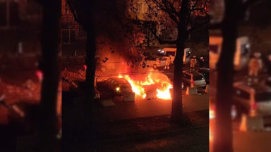 Une voiture en feu, cette nuit, près de la Porte d’Anderlecht