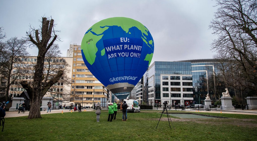 Montgolfière Greenpeace Action Sommet Européen 10122020 - Crédit Philip Reynaers-Greenpeace