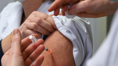 La vaccination obligatoire du personnel soignant reportée au 1er juillet ?