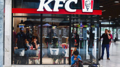 Le fast-food KFC attaque la Stib et la Région bruxelloise en justice