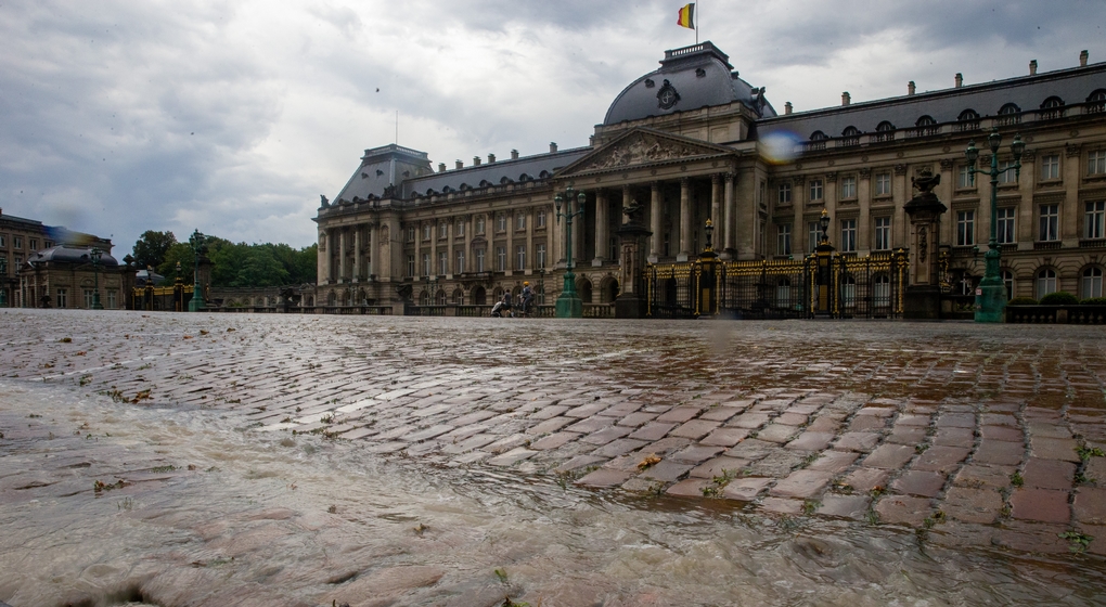 Pluie Nuages Place des Palais Bruxelles - Belga Nicolas Maeterlinck
