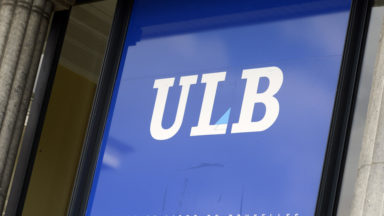 “Plus d’assistants à l’ULB, maintenant!” insistent les syndicats enseignants et étudiants lors d’un rassemblement
