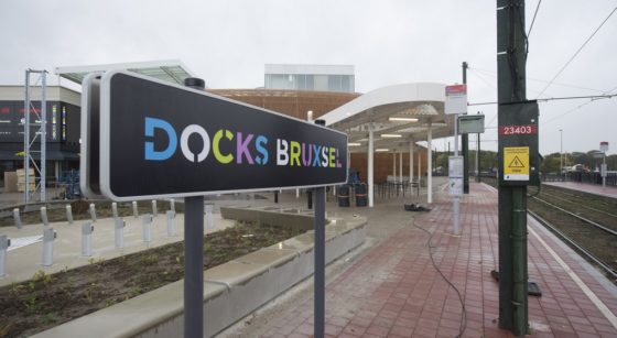 Arrêt de tram Docks Bruxsel - Belga Filip De Smet