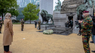 La Belgique commémore la fin de la Seconde Guerre Mondiale, devant la colonne du Congrès