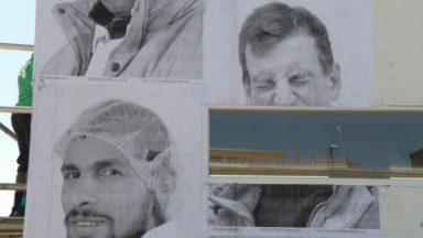 Inside Out : des portraits “d’invisibles” sur les murs des abattoirs d’Anderlecht