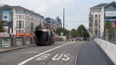 Pont Sainctelette : grâce à des rails de secours, le tram 51 peut à nouveau circuler