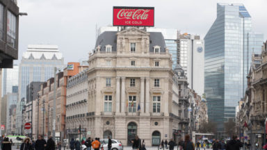 Le panneau Coca-Cola de la place De Brouckère pourrait faire son retour : le Conseil d’État a tranché