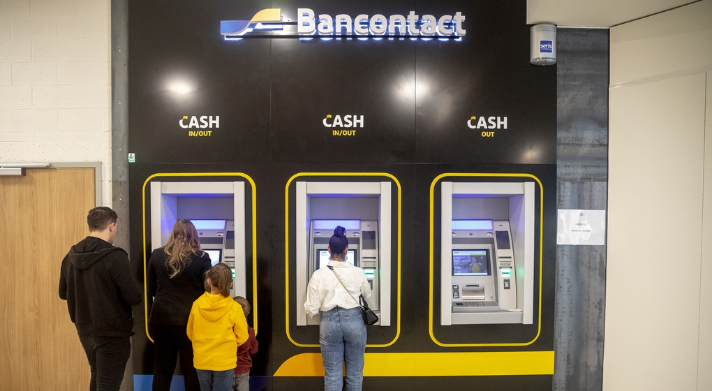 Distributeur banque Bancontact Batopin Anderlecht - Belga Hatim Kaghat