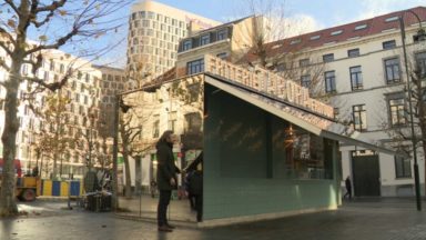 Bruxelles : la friterie Tabora dévoile sa nouvelle robe en miroir