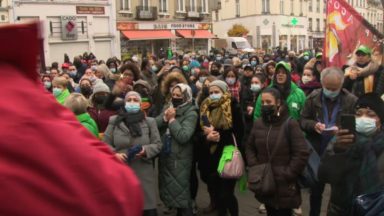 Molenbeek : le personnel communal manifeste pour des engagements et de meilleures conditions de travail