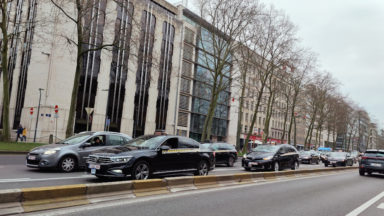 70 taxis bruxellois manifestent pour des contrôles de l’ordonnance “Sparadrap”