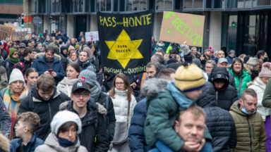 L’Union des Etudiants Juifs de Belgique dénonce les slogans associant mesures sanitaires et nazisme