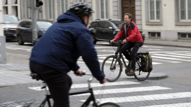 Face au prix du carburant, un Bruxellois sur 5 dit vouloir aller plus souvent au travail à vélo