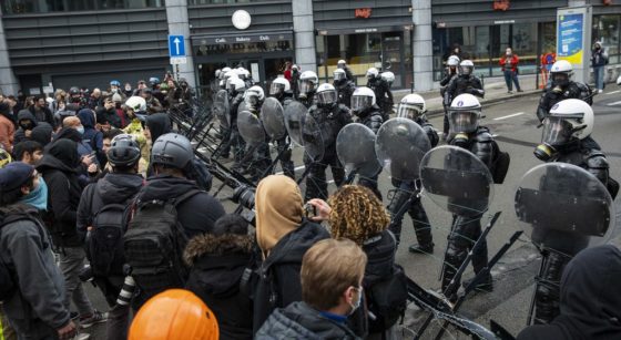 Police Manifestation CST Covid Safe Ticket Bruxelles - Belga Paul-Henri Verlooy.jpg
